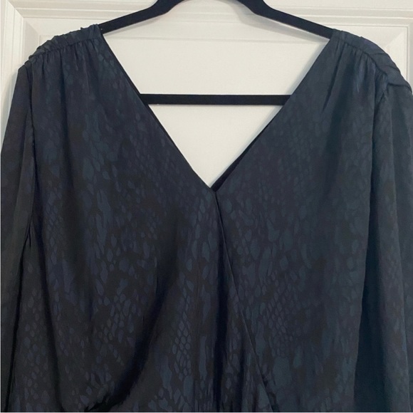 Silky Banana Republic Blouse NWT - Picture 6 of 6